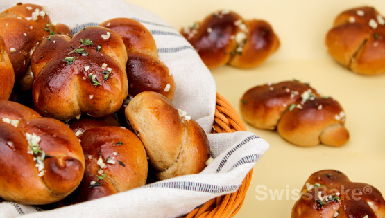 Herb & Garlic Dinner Rolls Recipe